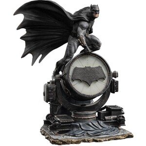 Soška Iron Studios Batman na Batsignal Deluxe - Zack Snyder`S Juistice League - DC Comics - Art Scal